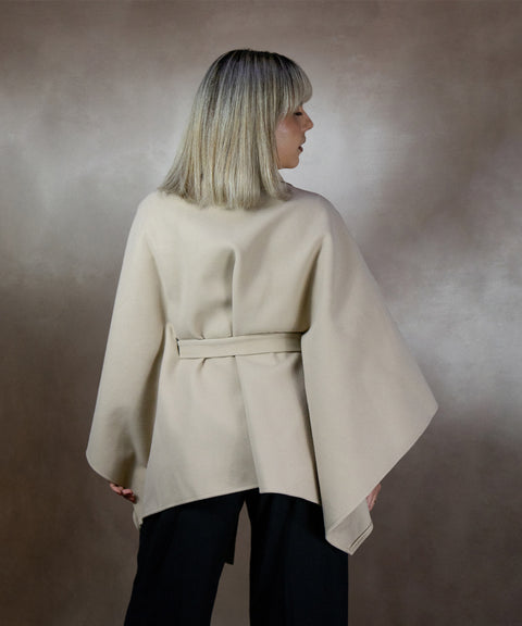 CAPA ESTILO TRENCH CON CINTO