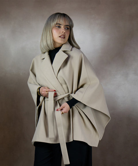 CAPA ESTILO TRENCH CON CINTO