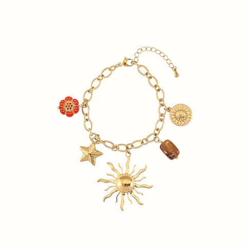 Pulsera con dijes dorados