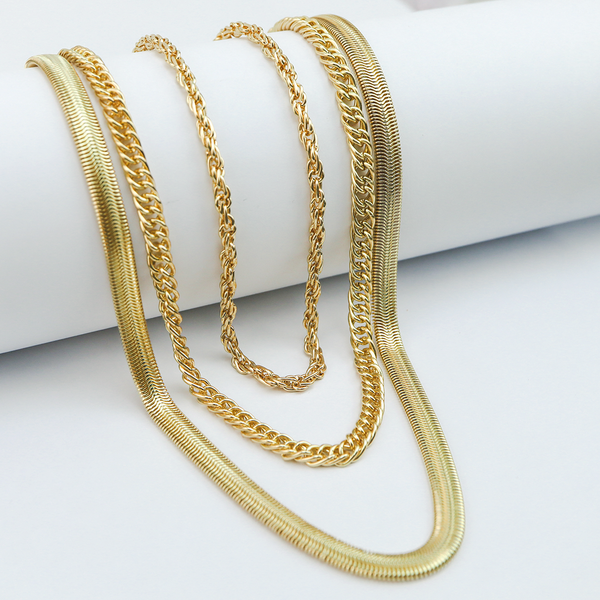 JUEGO DE COLLARES DORADOS