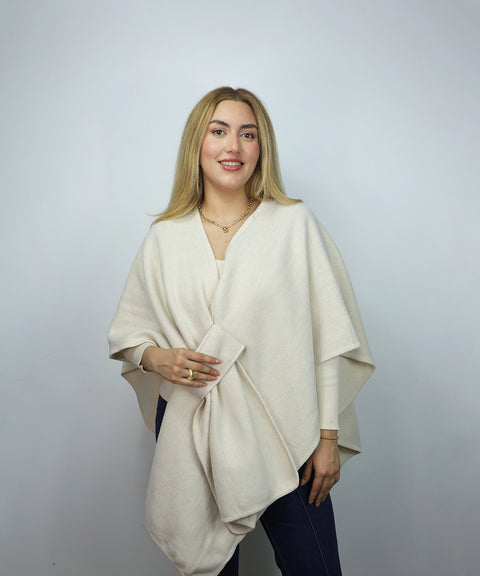 Poncho beige con asa ajustable