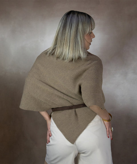PONCHO ASIMÉTRICO CUELLO ALTO