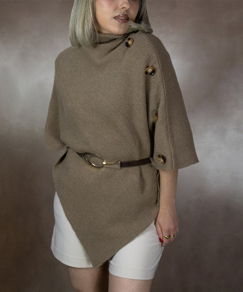 PONCHO ASIMÉTRICO CUELLO ALTO