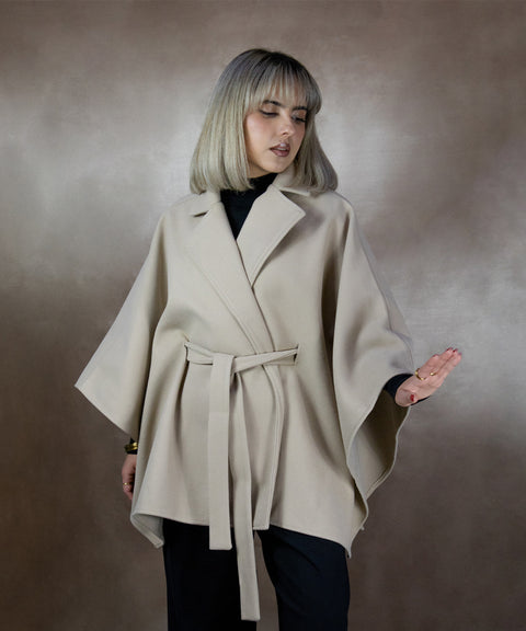 CAPA ESTILO TRENCH CON CINTO